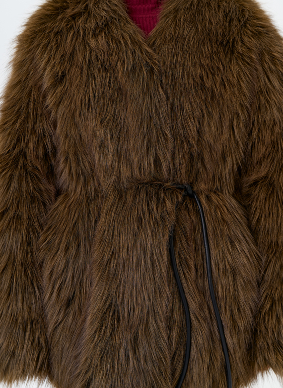 Женская шуба из эко меха с декоративным поясом