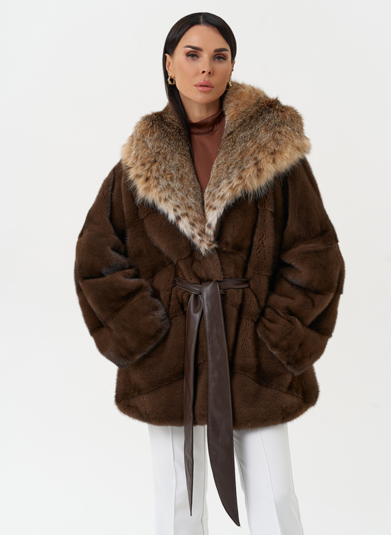 Женская шуба из меха норки с капюшоном из меха рыси