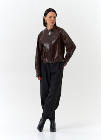 Женская короткая куртка из натуральной кожи