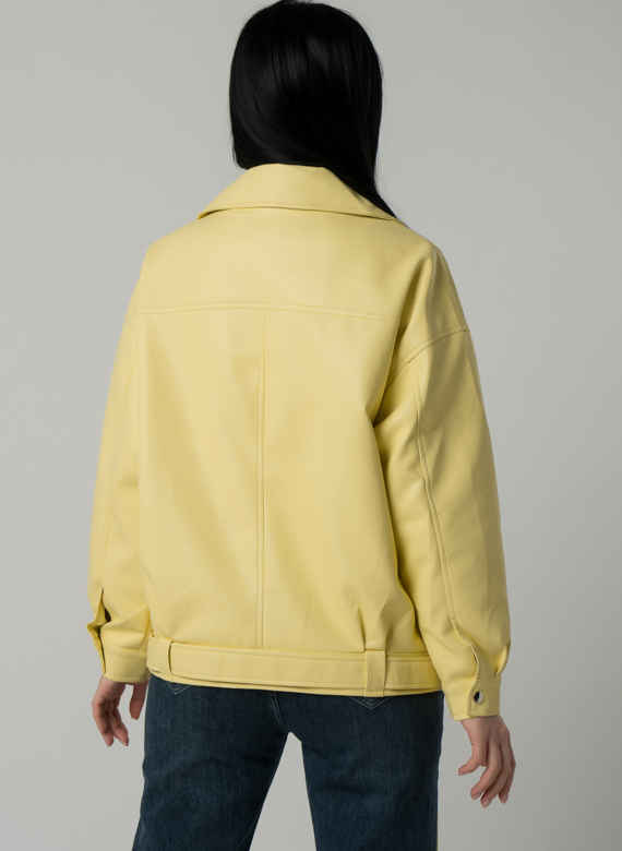 Женская удлиненная косуха-оверсайз в светло-желтом цвете