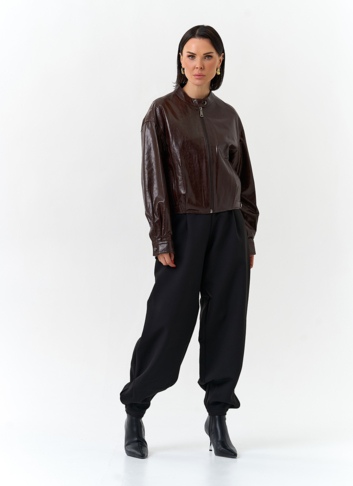 Женская короткая куртка из натуральной кожи