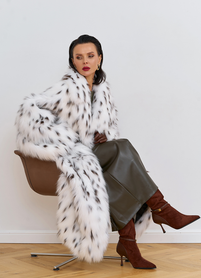 Длинная шуба из меха лисы белого цвета модель № 31758 универмаг малина