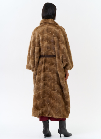 Шуба из меха норки с английским воротником