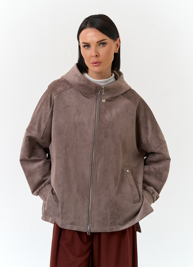 Женская куртка из эко замши с капюшоном модель № 32880 меха малина
