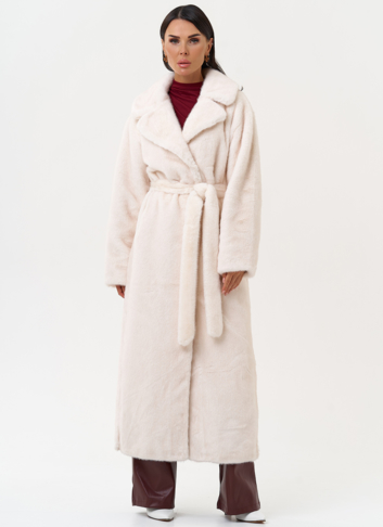 Женское пальто из эко меха молочного цвета