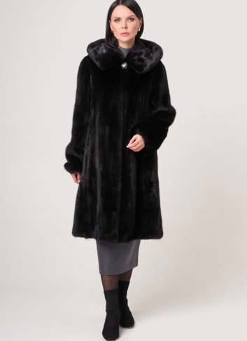Шуба черного цвета 