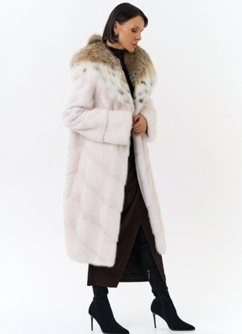 Светлая шуба с рысью