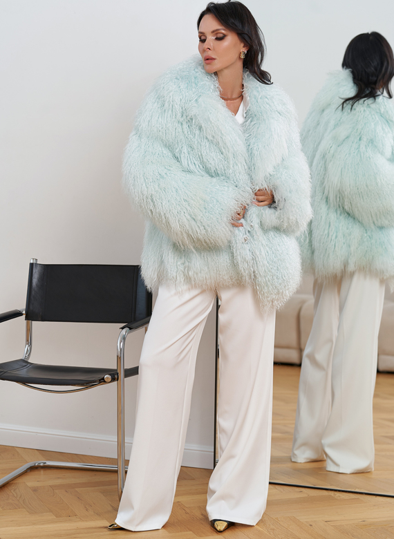 Женская шуба из меха ламы