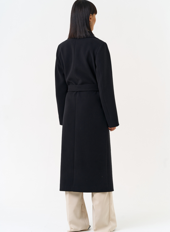 Женское пальто черного цвета с поясом