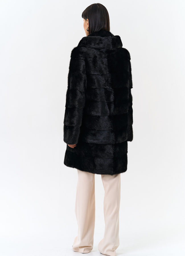 Шуба из норки с капюшоном черного цвета модель № 24727 в рассрочку