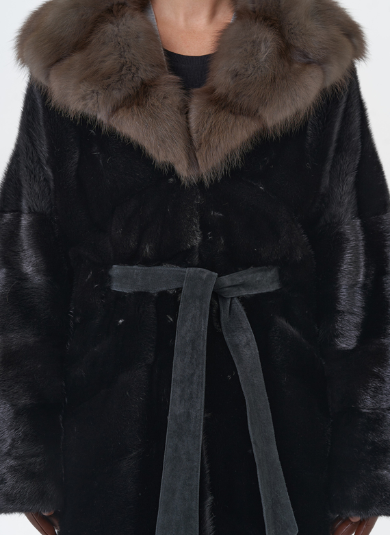 Норковая шуба с капюшоном из меха куницы