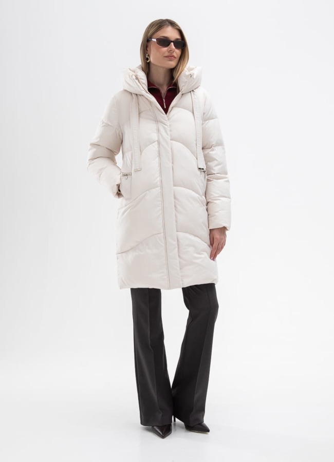 Женский пуховик белого цвета с капюшоном модель № 31128 в кредит