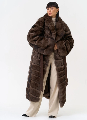 Длинная шуба из меха песца с английским воротником