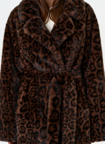 Длинная шуба из эко меха с анималистическим принтом