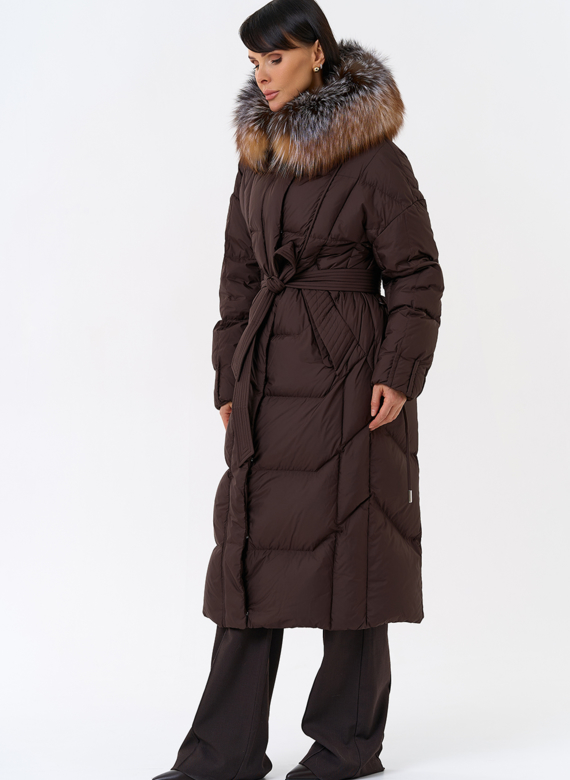 Женский пуховик с отделкой из меха блюфрост