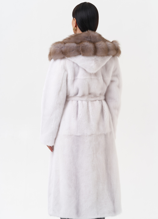 Белая шуба из норки с куницей модель № 29531 в кредит