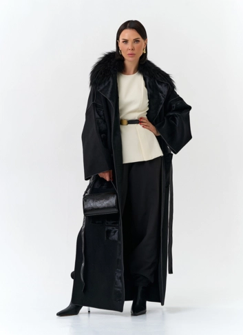 Женское длинное пальто с отделкой из меха лисы фото