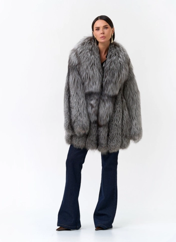 Шуба из меха чернобурой лисы