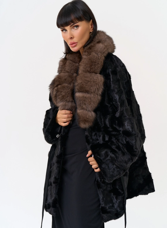 Женская шуба из меха норки  воротником из меха песца