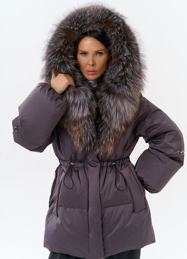 Женский пуховик с капюшоном из меха блюфрост модель № 32000 меха малина