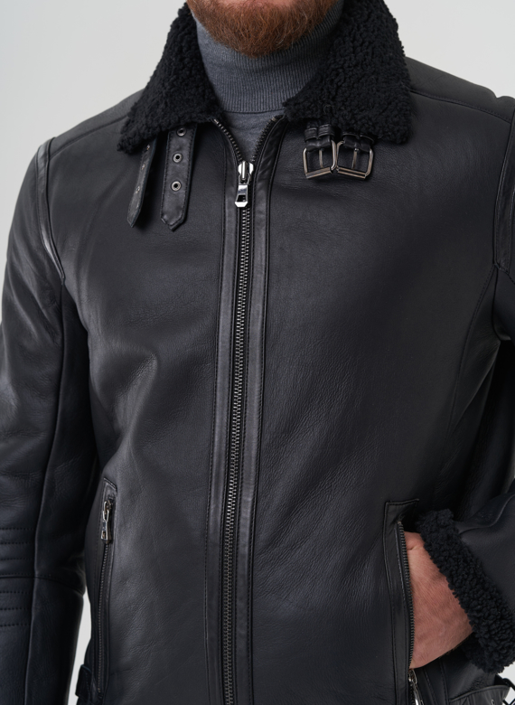 Мужская дубленка черного цвета 