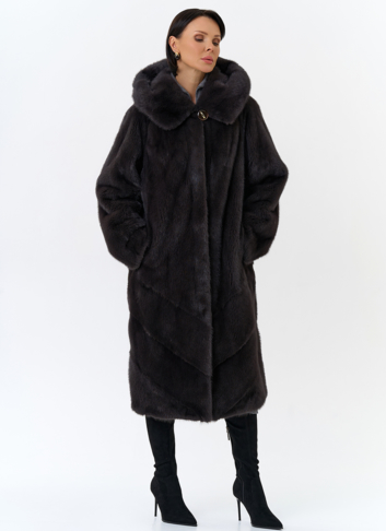Женская шуба из норки силуэта баллон с капюшоном