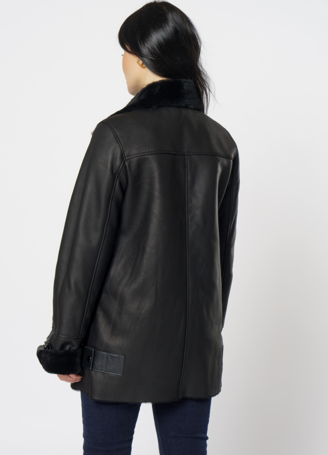 Удлиненная дубленка из овчины черного цвета модель № 5916 в кредит