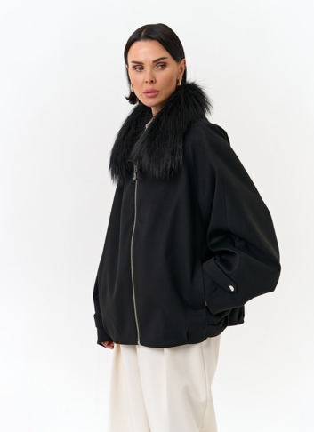 Женское укороченное пальто с отделкой из меха лисы