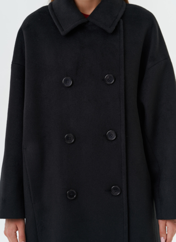 Длинное пальто черного цвета