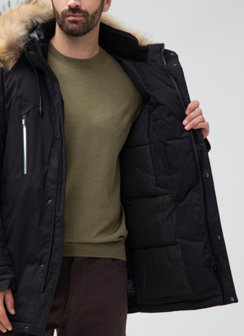 Мужской пуховик с капюшоном из меха енота