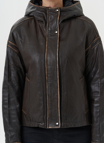 Куртка из натуральной кожи с капюшоном