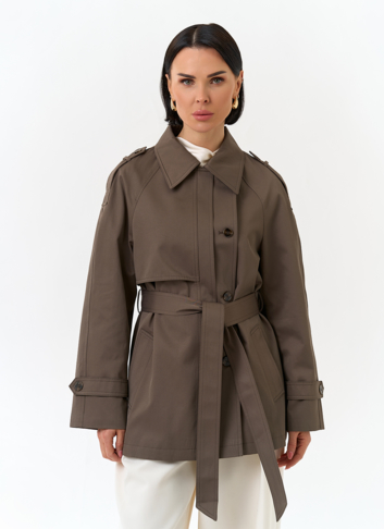 Женский укороченный плащ с поясом