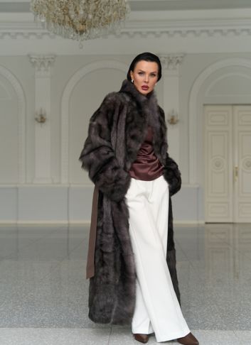 Женская двухсторонняя дубленка с поясом