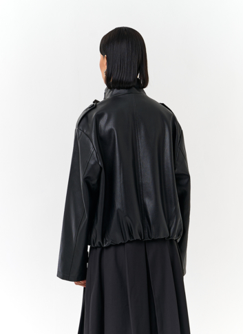 Женская куртка из эко кожи черного цвета