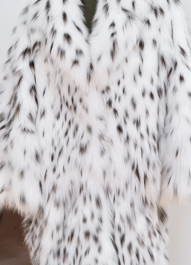 Длинная шуба из меха лисы белого цвета модель № 31758 универмаг малина