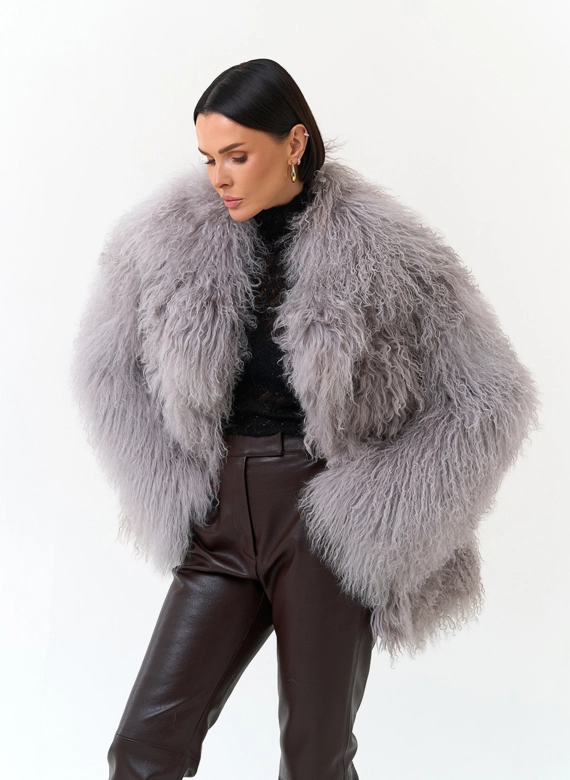 Женская шуба из меха ламы фото