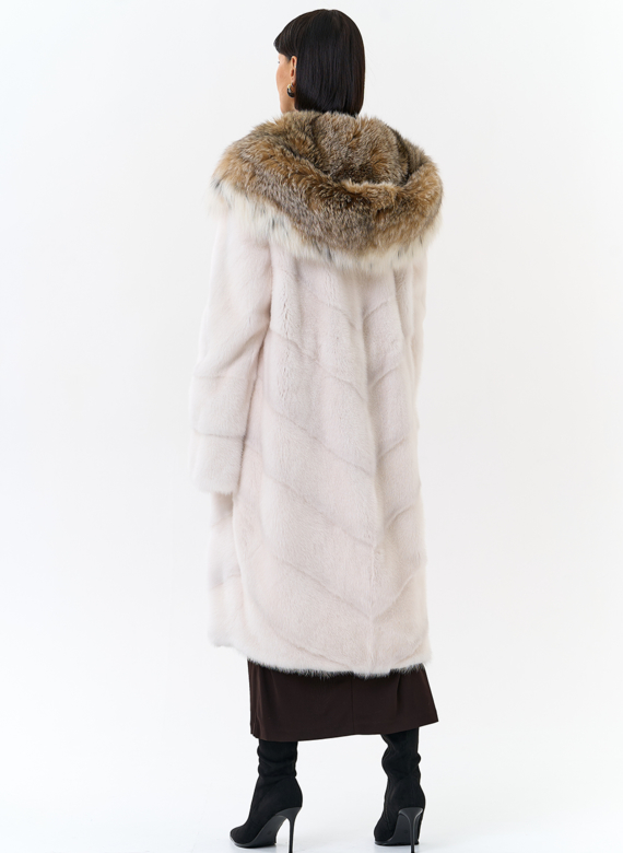 Светлая шуба с рысью