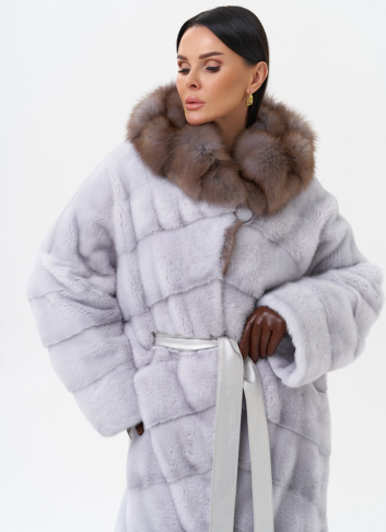 Норковая шуба с капюшоном из меха куницы